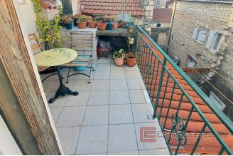 011 5236 30 trogir apartment in old center for sale