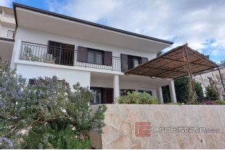 014 2043 63 Omis House with sea view in a great location for sale