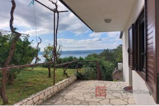 014 2043 63 Omis House with sea view in a great location for sale