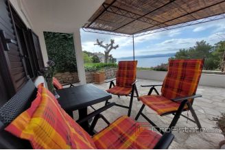 014 2043 63 Omis House with sea view in a great location for sale