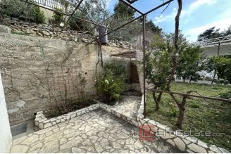 014 2043 63 Omis House with sea view in a great location for sale