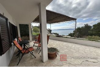 014 2043 63 Omis House with sea view in a great location for sale