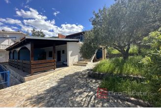 006 2041 51 near primosten seafront house for sale