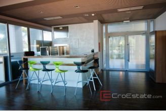 007 5227 30 Hvar bussines space for sale