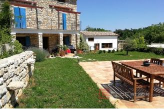 014 2117 07 Labin Spacious estate with stone house for sale