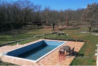 014 2117 07 Labin Spacious estate with stone house for sale