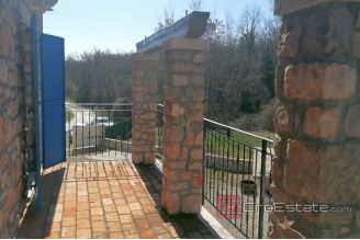 014 2117 07 Labin Spacious estate with stone house for sale