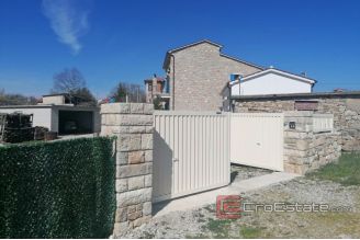 014 2117 07 Labin Spacious estate with stone house for sale