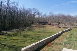 014 2117 07 Labin Spacious estate with stone house for sale