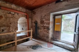 006 5230 30 Split centar space for sale