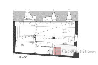 006 5230 30 Split centar space for sale