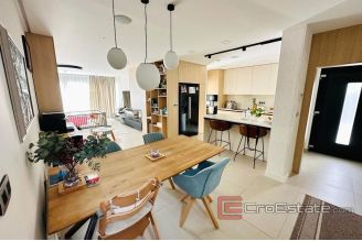 020 2038 52 Makarska luxury villa with swimming pool for sale