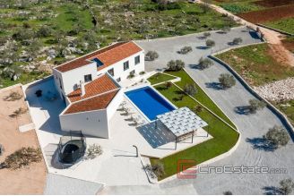 020 2022 363 near trogir luxury villa with pool for sale