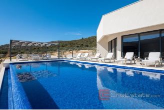 020 2022 363 near trogir luxury villa with pool for sale