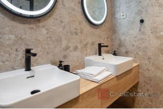 020 2022 363 near trogir luxury villa with pool for sale