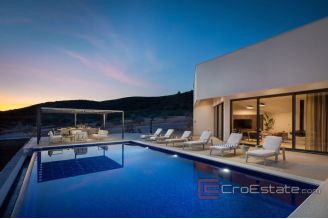 020 2022 363 near trogir luxury villa with pool for sale