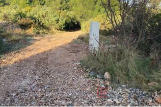 005 5233 30 Brac land with sea view for sale