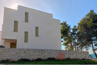 020 2021 338 Zadar villa first row to the sea for sale