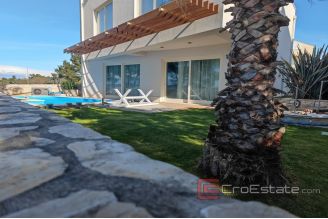 020 2021 338 Zadar villa first row to the sea for sale