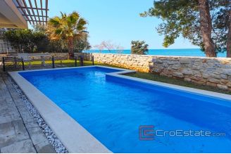 020 2021 338 Zadar villa first row to the sea for sale
