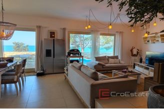 020 2021 338 Zadar villa first row to the sea for sale