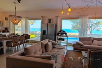 020 2021 338 Zadar villa first row to the sea for sale