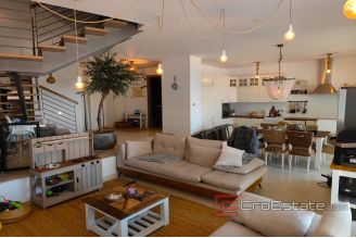 020 2021 338 Zadar villa first row to the sea for sale