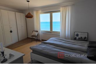 020 2021 338 Zadar villa first row to the sea for sale