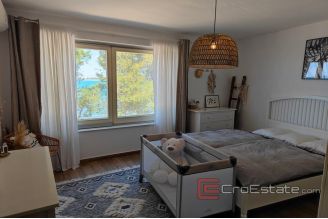 020 2021 338 Zadar villa first row to the sea for sale