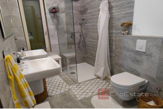 020 2021 338 Zadar villa first row to the sea for sale