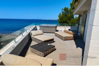 020 2021 338 Zadar villa first row to the sea for sale