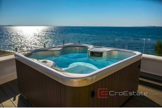 020 2021 338 Zadar villa first row to the sea for sale