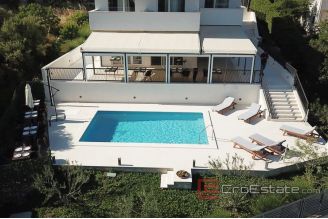 018 2031 74 island ciovo apartment house with restaurant for sale