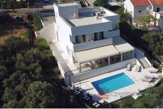 018 2031 74 island ciovo apartment house with restaurant for sale