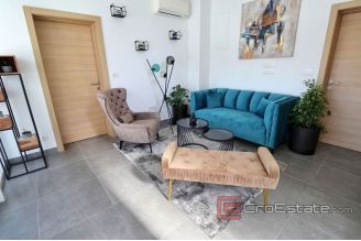 018 2031 74 island ciovo apartment house with restaurant for sale