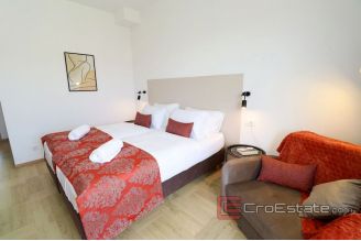 018 2031 74 island ciovo apartment house with restaurant for sale