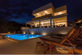 018 2031 74 island ciovo apartment house with restaurant for sale