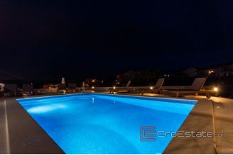 018 2031 74 island ciovo apartment house with restaurant for sale