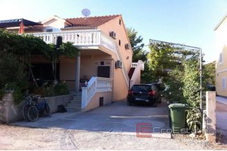 014 2030 48 Vodice Apartment house for sale