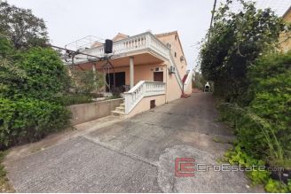 014 2030 48 Vodice Apartment house for sale