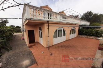 014 2030 48 Vodice Apartment house for sale