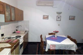 014 2030 48 Vodice Apartment house for sale