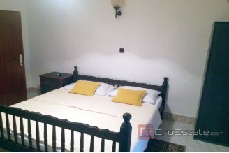 014 2030 48 Vodice Apartment house for sale