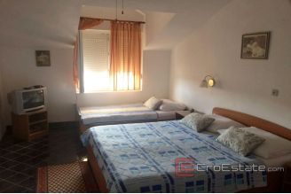 014 2030 48 Vodice Apartment house for sale