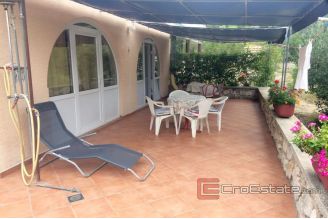 014 2030 48 Vodice Apartment house for sale