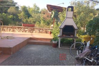014 2030 48 Vodice Apartment house for sale