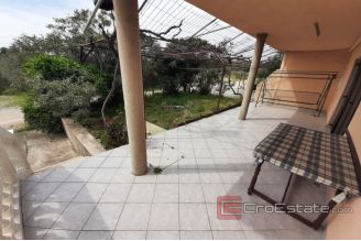 014 2030 48 Vodice Apartment house for sale