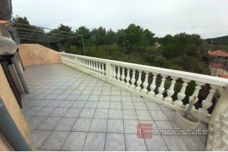 014 2030 48 Vodice Apartment house for sale