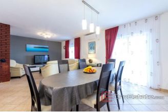 013 2031 76 Kastela House with pool and sea view for sale