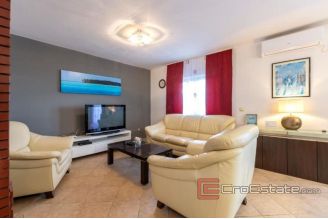 013 2031 76 Kastela House with pool and sea view for sale